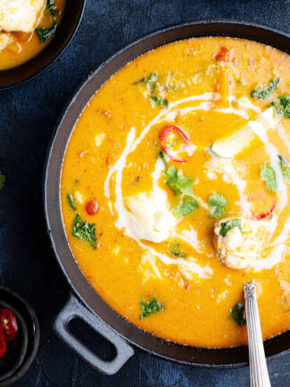 Kokosowa zupa z rybą i batatami (z osłoną noża miksującego)