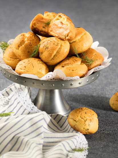 Brandteigkrapferl mit Lachscreme