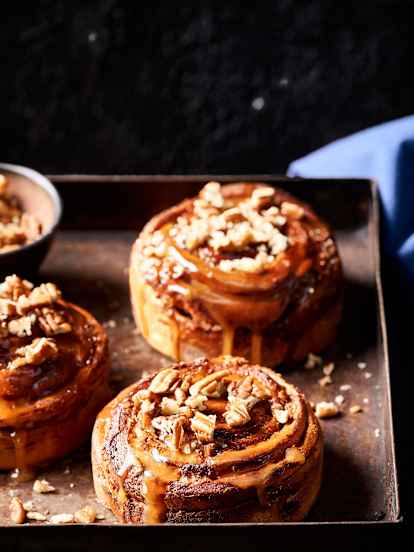 Brioche roulée à la Cannelle, Caramel et Noix de Pécan