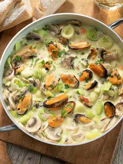Mejillones con champiñones y puerros en salsa