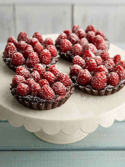 Τάρτες σοκολάτας με βατόμουρα