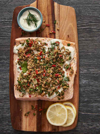 Salmón con aderezo de yogur