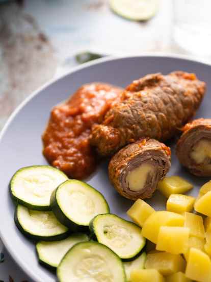 Bifes enrolados pizzaiola