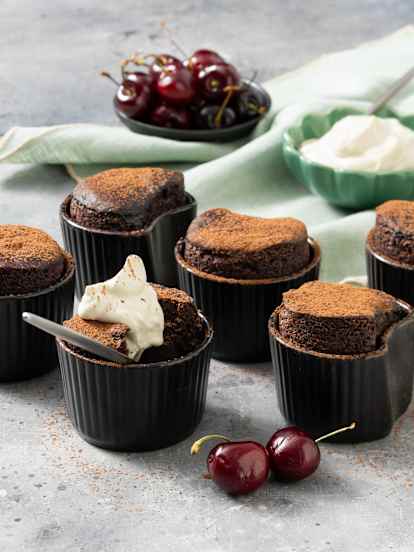 Steamed chocolate sponges