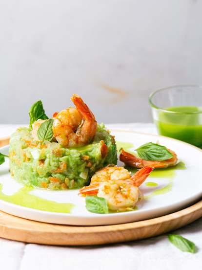 Avocado Huzarensalade met Gebakken Garnalen