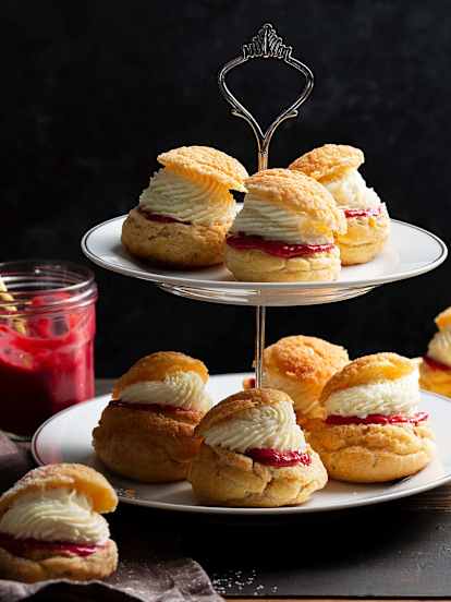 Craquelin choux puffs with raspberry and white chocolate filling