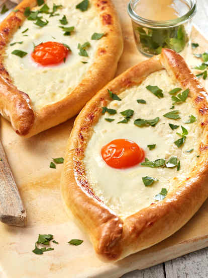 Khachapuri - Georgisch kaas-ei brood