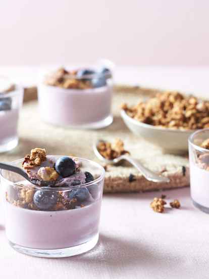 Postre de arándanos con granola