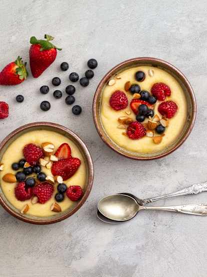 Berry and polenta porridge