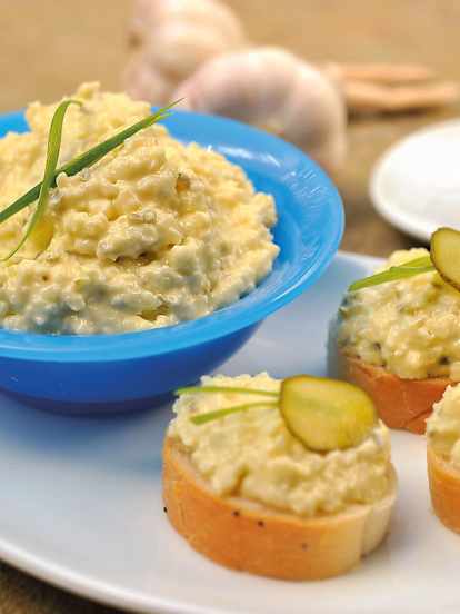 Česnekovo sýrová pomazánka