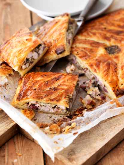 Puff Pastry Wrapped Chicken with Apples and Mushrooms
