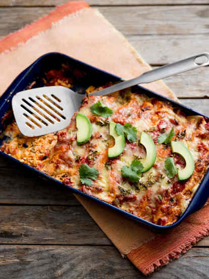 Μεξικάνικα εντσιλάδας (enchiladas) με κοτόπουλο και ξινή κρέμα