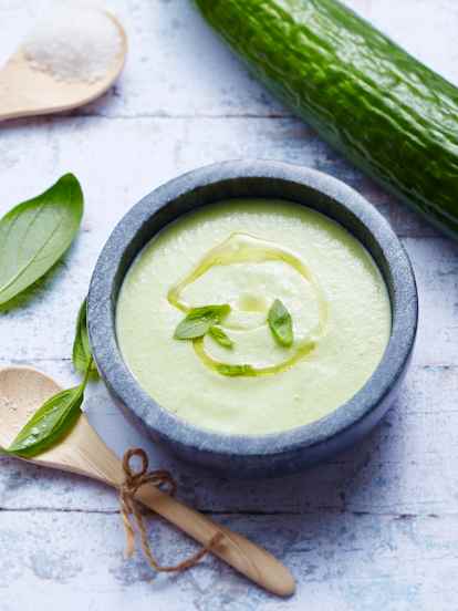 Soupe froide de concombre au basilic