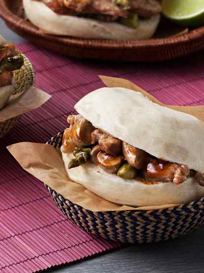 Bao buns de coco, cerdo y champiñones
