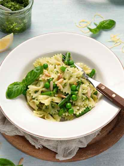 One Pot Pasta mit zitronigem Pesto und grünem Gemüse
