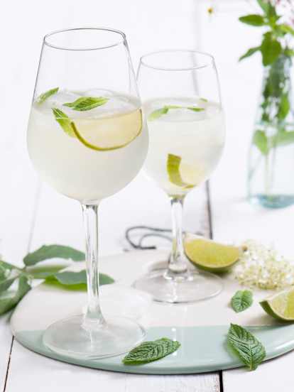 Letni drink Hugo