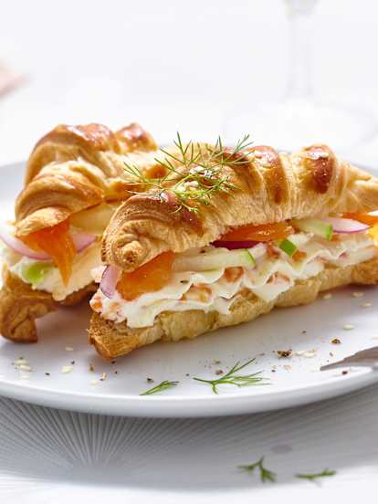 Petits croissants au saumon et fromage frais