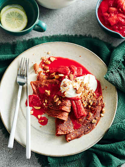 Cacao and buckwheat crêpes, orange and rhubarb (Diabetes)