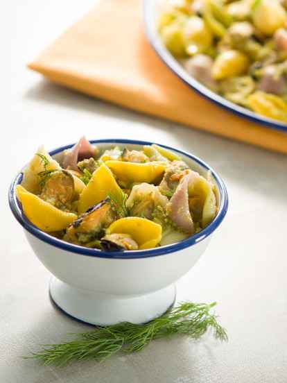 Conchas de pasta con marisco y tapenade