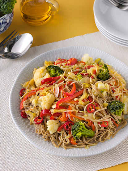 Fideos soba con salsa picante (sin gluten)