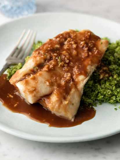 Bacalao con salsa de miso y brócoli