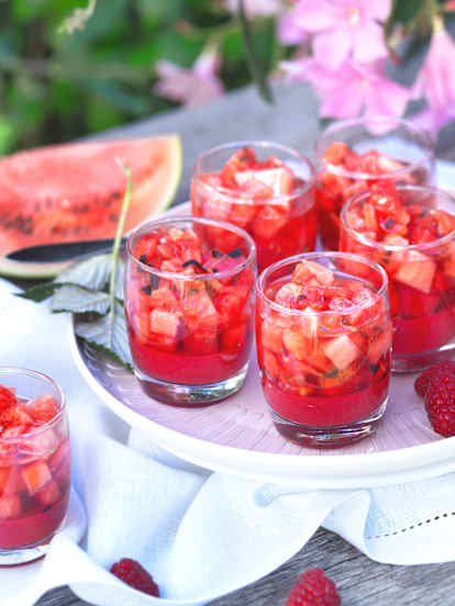 Gelatina de frambuesa con sandía y jarabe de hibisco