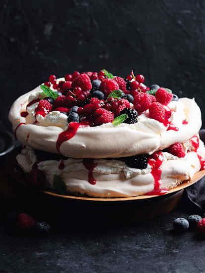 綜合莓果帕芙洛娃蛋糕