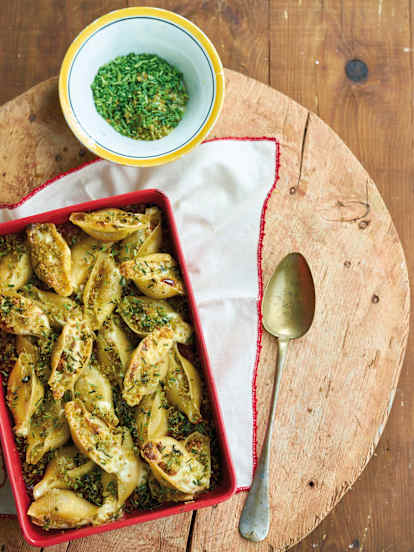 Conchas recheadas com queijo de cabra e chouriço