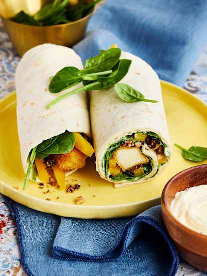 Wrapy z serem halloumi