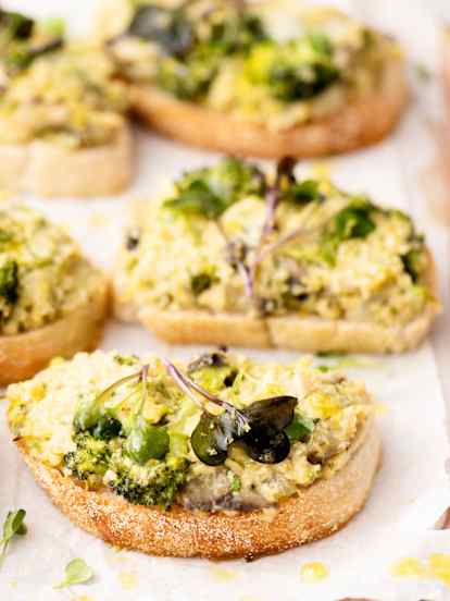 Bruschetta de setas y verduras de otoño
