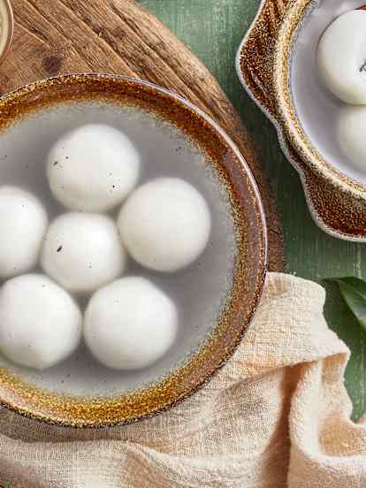 Kleefrijstballetjes (Tang yuan) met zwarte sesam