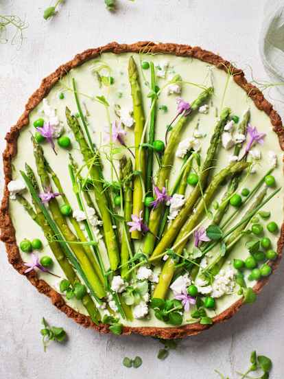 Tarta fría de espárragos y guisantes