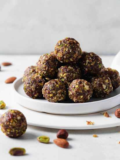 Bolas energéticas de tâmaras e frutas secas