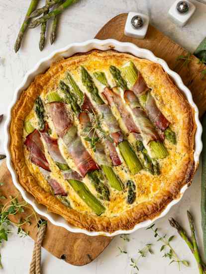 Tarta ze szparagami i szynką