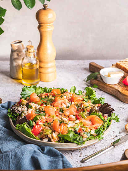 Ensalada de judías blancas con salmón ahumado