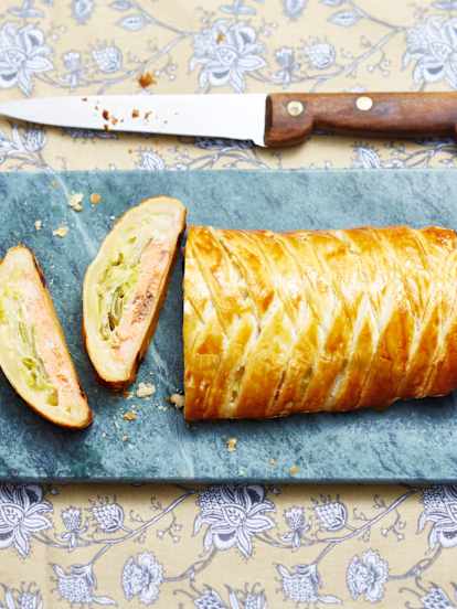 Feuilleté tressé au saumon et poireau