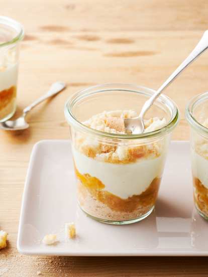 Jogurt waniliowy z biszkoptami i morelami