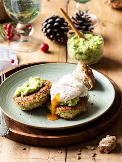 Hamburguesas crujientes de quinoa con puré de aguacate
