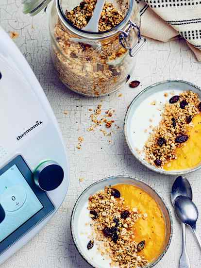 Yaourt au granola maison et purée de mangue