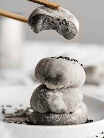 Mochi helado de ajonjolí negro
