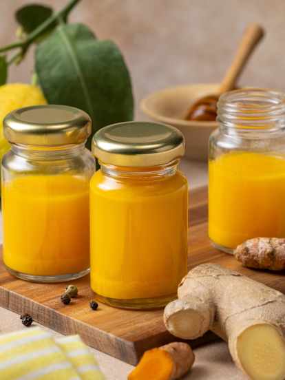 Immunbooster aus Ingwer, Kurkuma, Honig und Zitrone