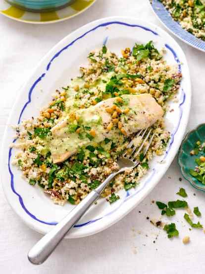 Poisson à la sauce tahini aux herbes et taboulé de quinoa au chou-fleur