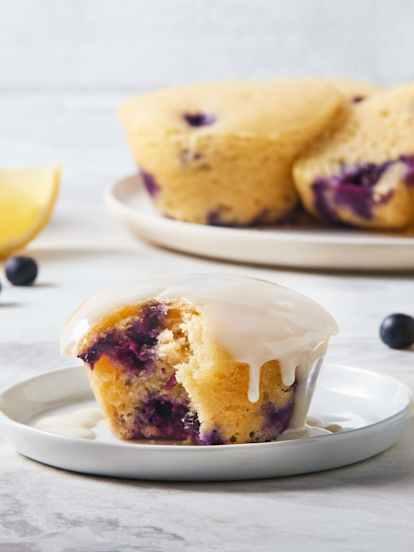 Muffins aux bleuets avec glaçage citronné