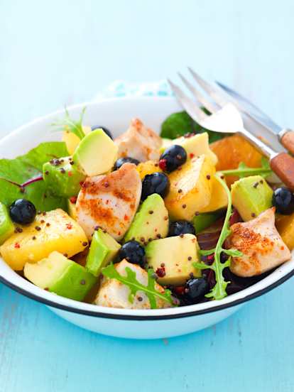 Salade de poulet, avocat et ananas grillé