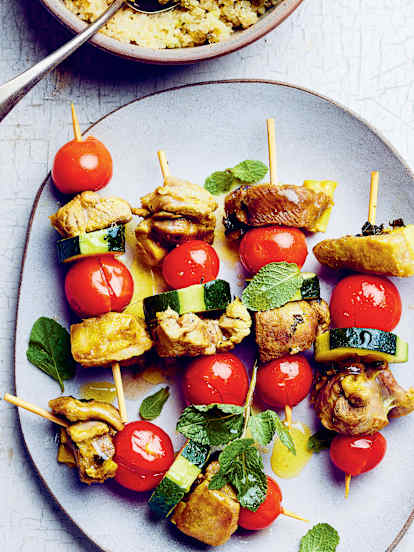Brochettes d'agneau et de légumes aux épices et à la menthe