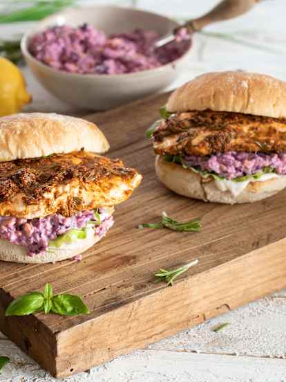 Hamburguesa de pechuga de pollo con costra de hierbas