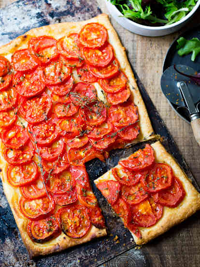 Tarte fine feuilletée à la tomate