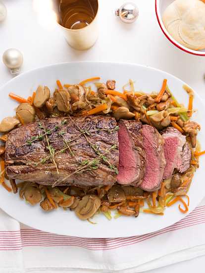 Solomillo de ternera con boletus y rebozuelos al ron
