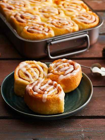 Νηστίσιμα ρολά κανέλας με ταχίνι