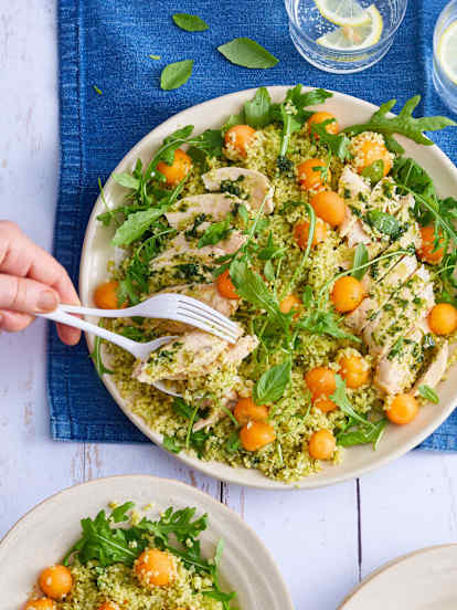 Salade de boulgour, melon et poulet au pesto de basilic